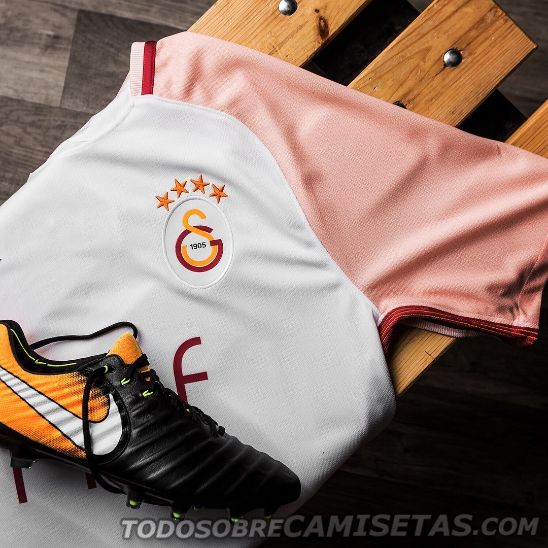 Galatasaray SK Nike 2017-18 Away Kit