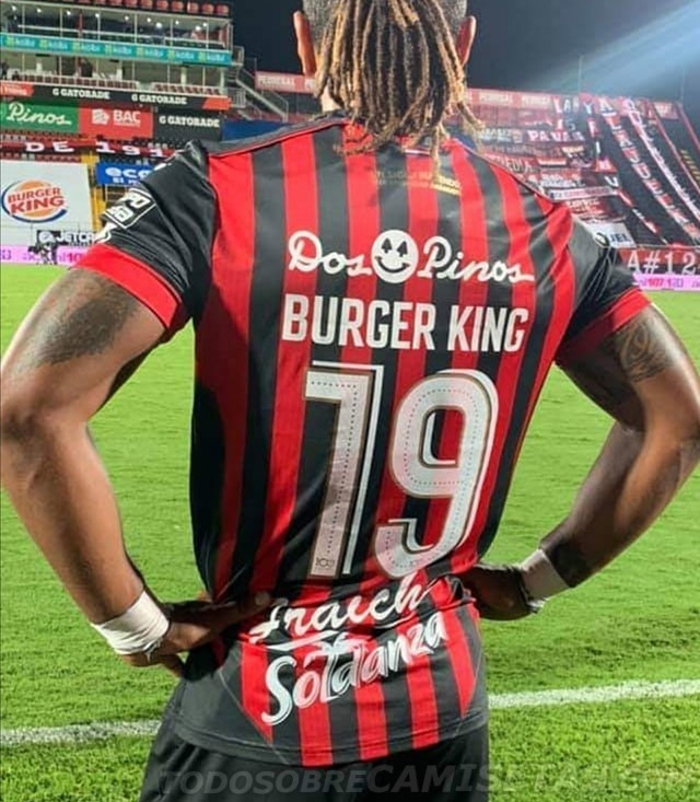 Jugador de apellido McDonald cambió a 'Burger King' el nombre en su camiseta