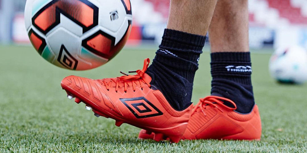 Umbro UX-Accuro Granadine
