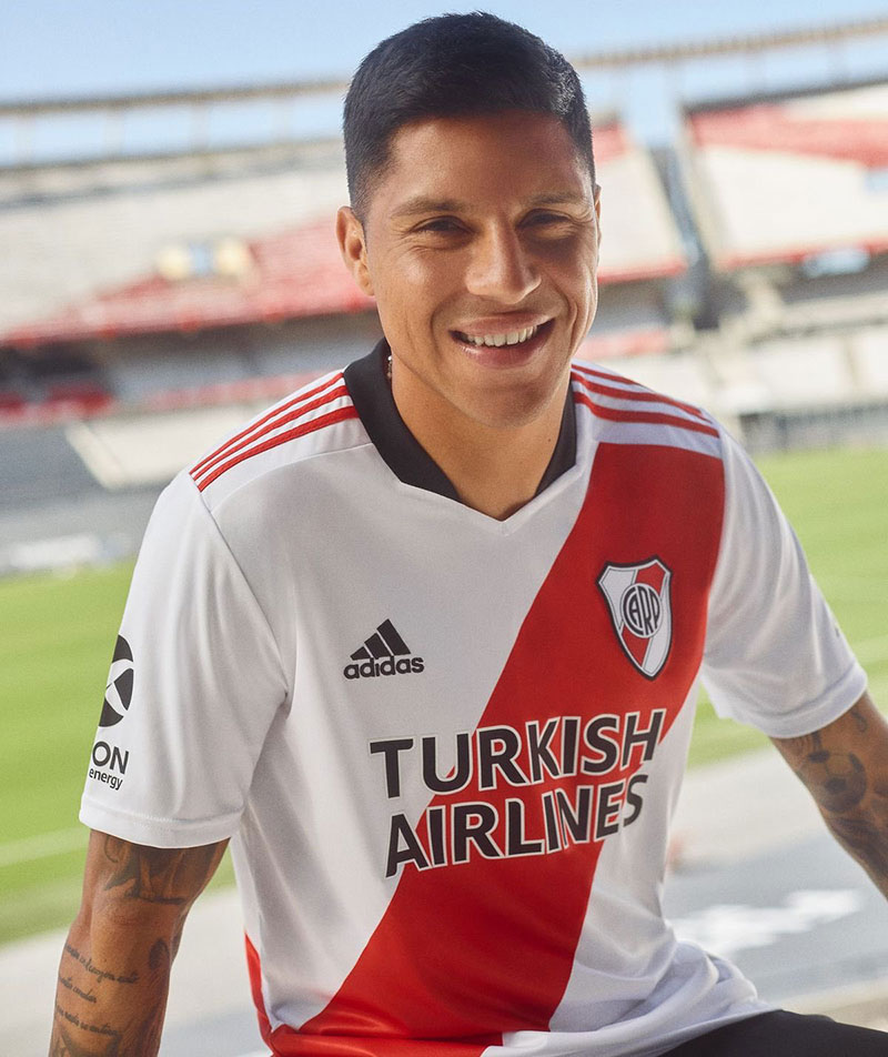 Áo thi đấu adidas của River Plate 2021-22