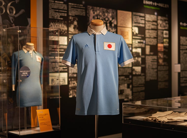 Bộ dụng cụ adidas kỷ niệm 100 năm Nhật Bản