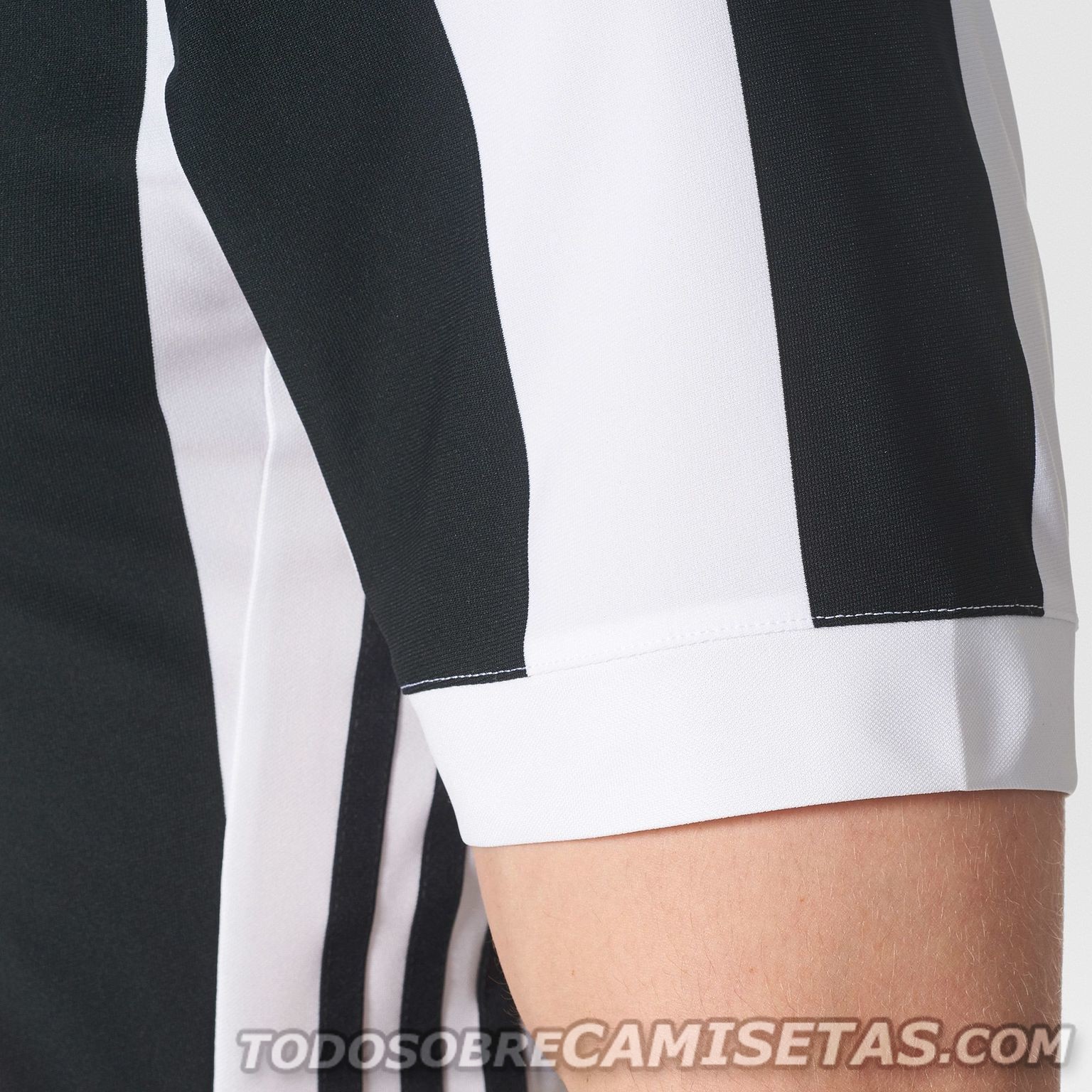 Juventus FC 2017-18 adidas home kit