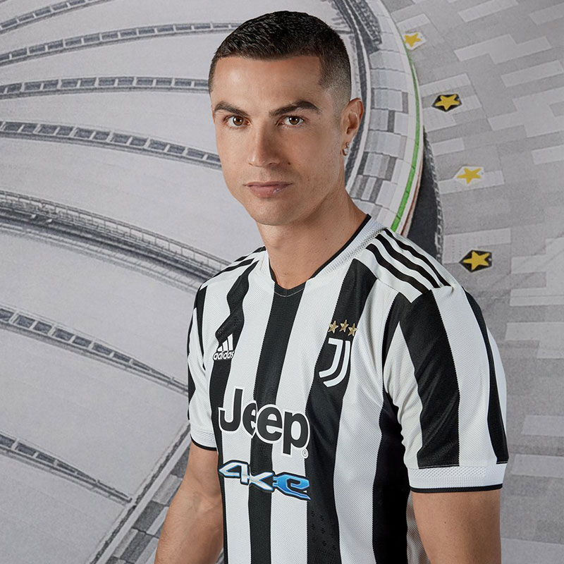 Bộ quần áo bóng đá trên sân nhà của Juventus 2021-22 adidas