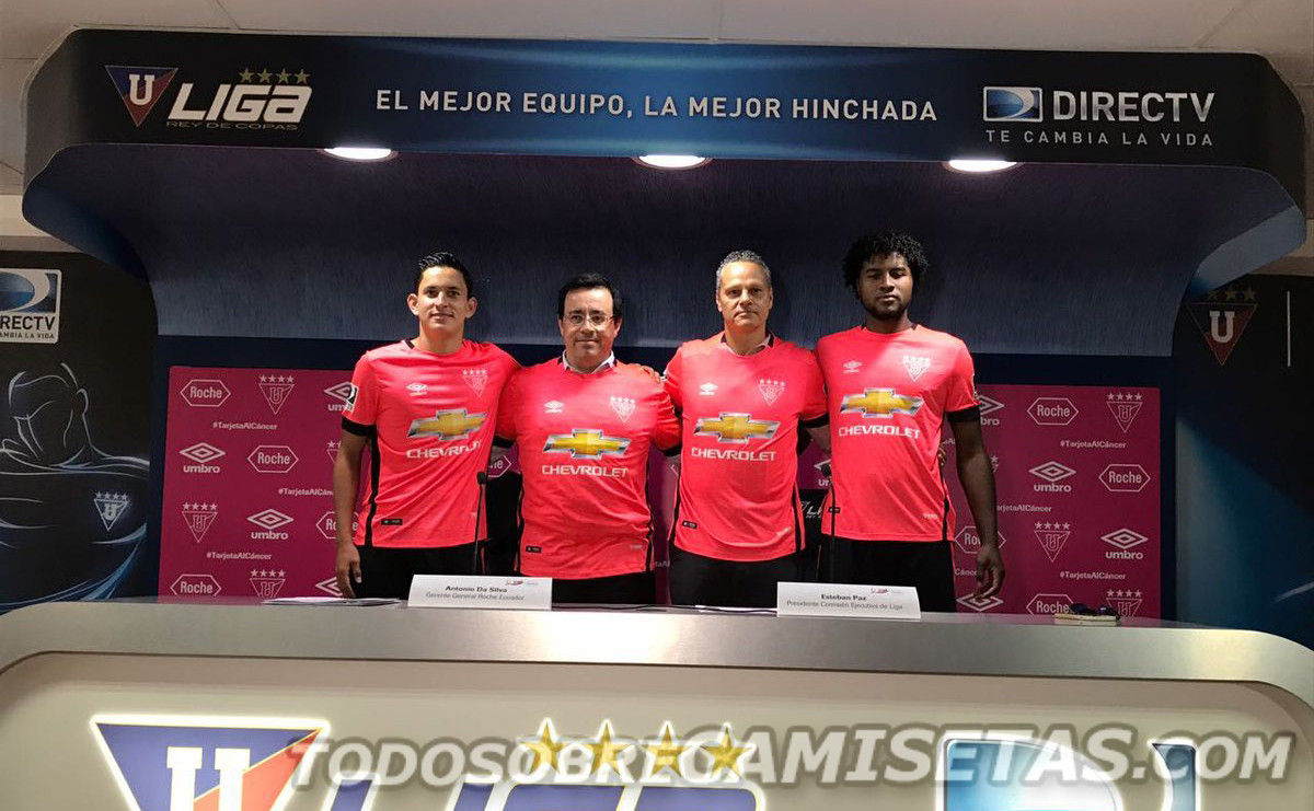 Camiseta rosa Umbro de Liga de Quito 2017