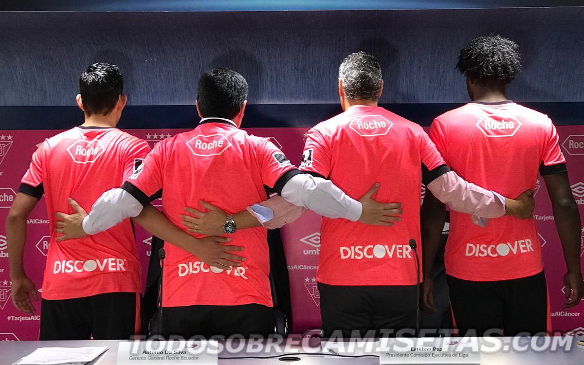 Camiseta rosa Umbro de Liga de Quito 2017