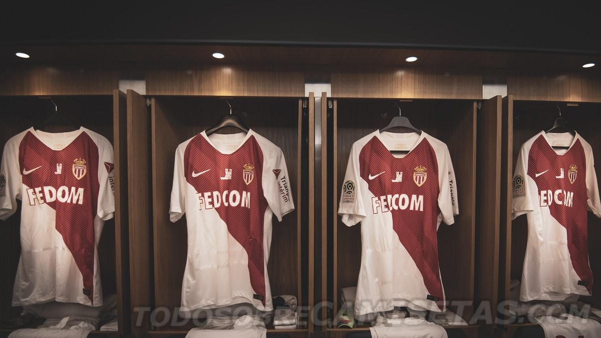 PSG y Monaco con camisetas por Notre-Dame