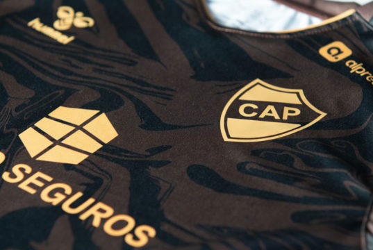 Tercera Camiseta Hummel de Platense 2022